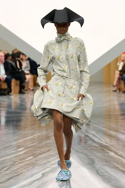 Look 11